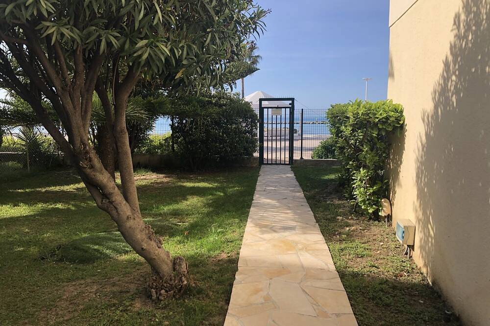 Geheel appartement, Studio Moderne 4 Pers - Vue mer Plage Panoramique in Saint-Laurent-du-Var, Cannes regio