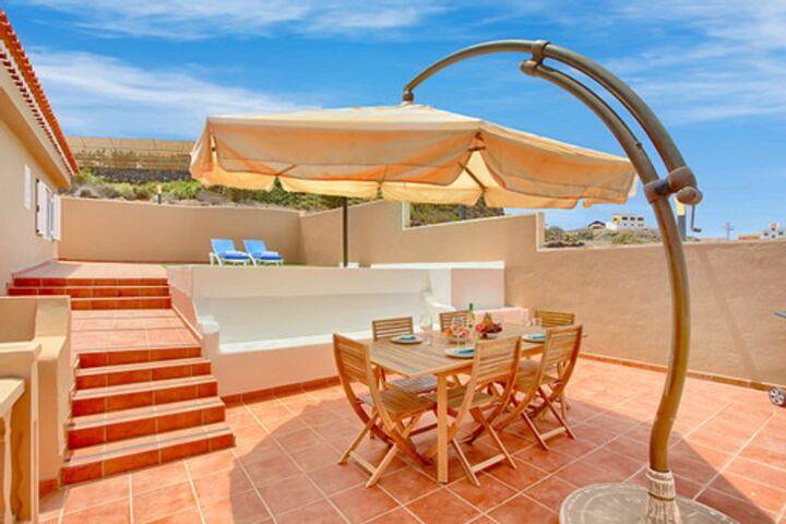 Charmante Villa mit Pool, Balkon und WLAN in Strandnähe in Guía de Isora, Teneriffa Süd