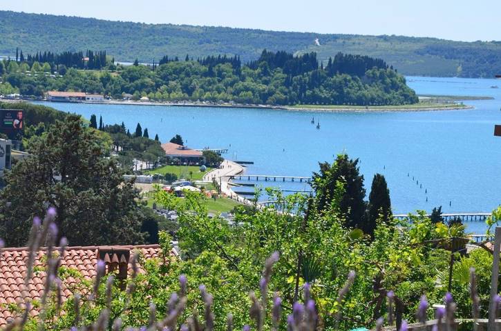 Ferienwohnung für 5 Personen, mit Terrasse und Ausblick in Portoroz