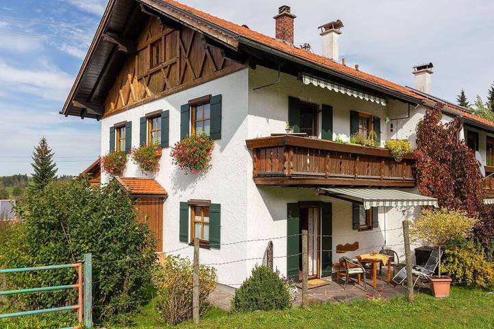 Ferienwohnung für 2 Personen, mit Terrasse und Garten sowie Pool, mit Haustier in Halblech