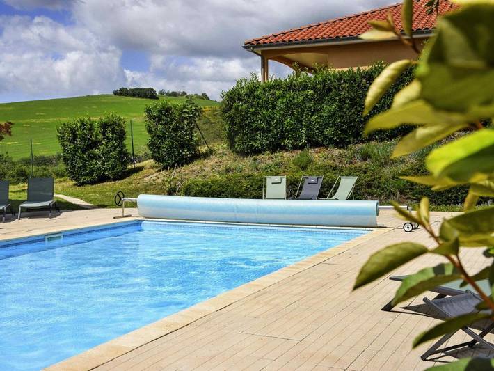 Hôtel pour 2 personnes, avec Terrasse ainsi que Jardin et Piscine