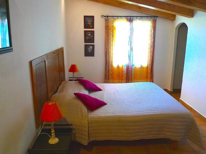 Location de vacances pour 2 personnes, avec vue et jardin à Corbara - 2