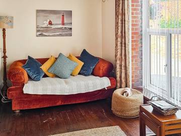 Log Cabin for 2 People in Freethorpe, Norfolk, Photo 2