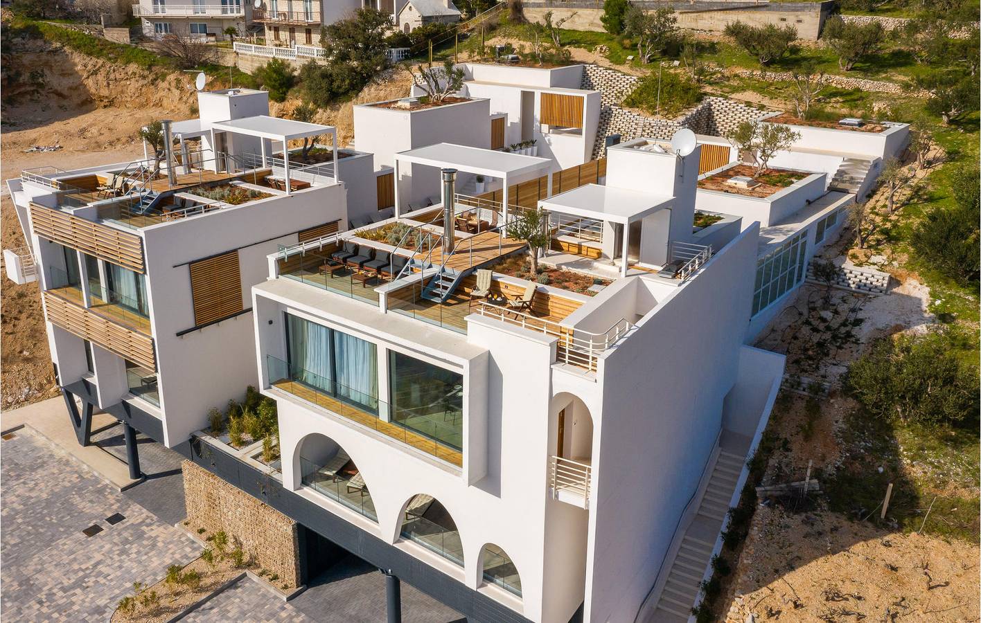 Schickes Apartment mit 2 Schlafzimmern, Pool und Terrasse, 2 km vom Juto-Strand entfernt in Marusici, Split-Dalmatien