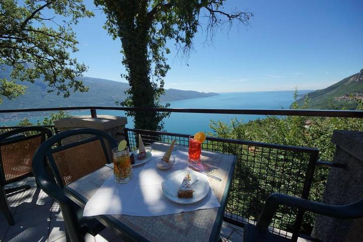 Ferienwohnung für 4 Personen, mit Balkon und Terrasse sowie Pool und Sauna in Tignale