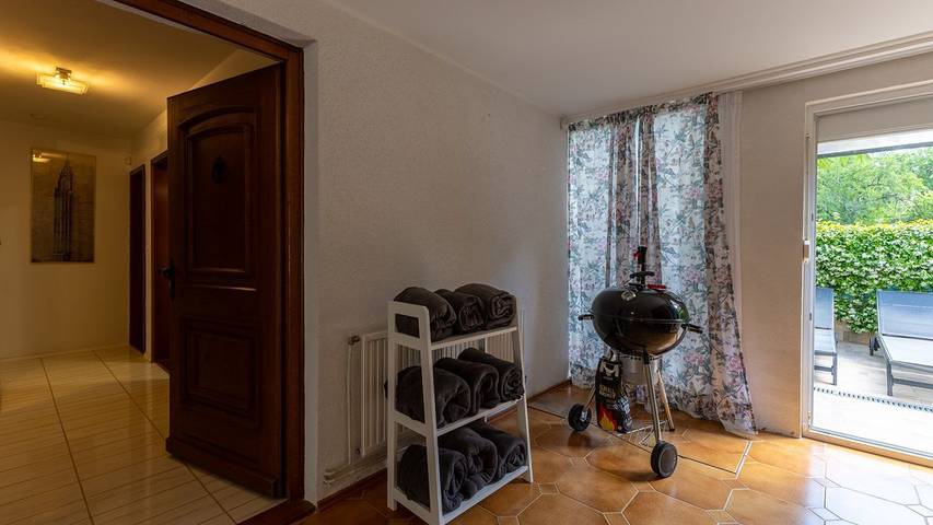 Ferienhaus mit Meerblick für 10 Personen, mit Whirlpool und Garten sowie Pool und Balkon in Poreč - 4