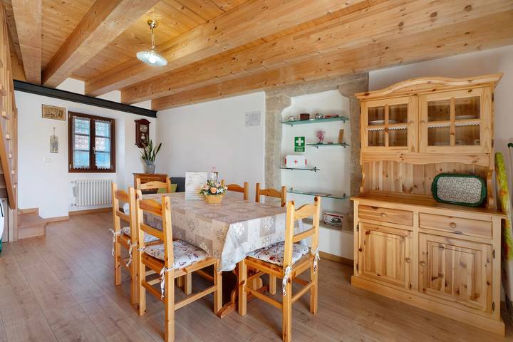 Ganze Wohnung, Ferienwohnung 'Casa Elisa' mit Bergblick, Balkon und Wlan in Bassola (Armeno), Comune di Armeno