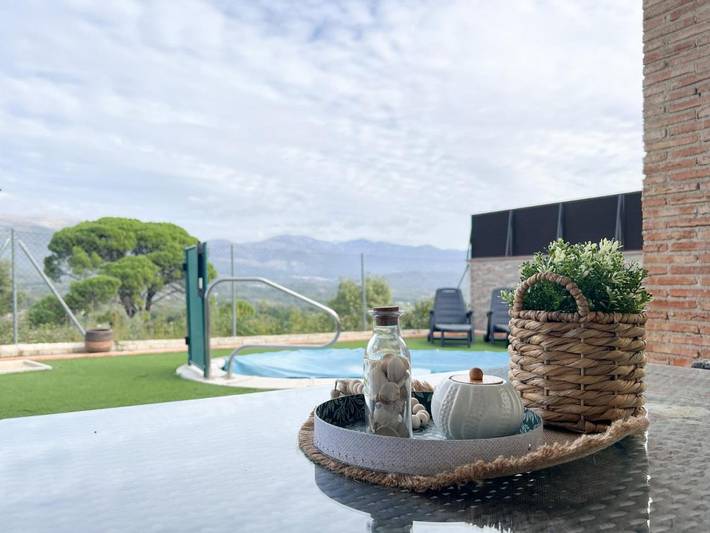 Casa de vacaciones para 12 personas, con jardín además de piscina y jacuzzi - 1
