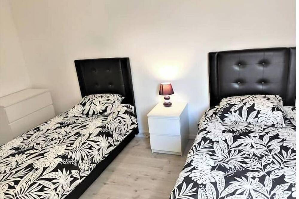 Apartamento entero, New condo, Quiet, Bright, Terrace, Free Parking in Romainville, Sena-Saint Denis