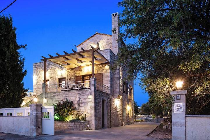 Villa Saridakis! Piscine privée, salle de gym, piscine pour enfants, à distance de marche des tavernes! in Région de Réthymnon
