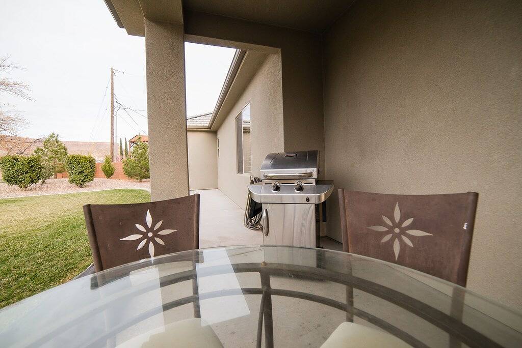 Entire Home with Tesla Charger & Rv Parking in La Verkin, Zion Nationalpark