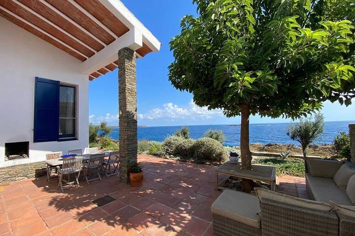 Villa for 9 people, with Balcony and Hot tub as well as Garden in Cadaques
