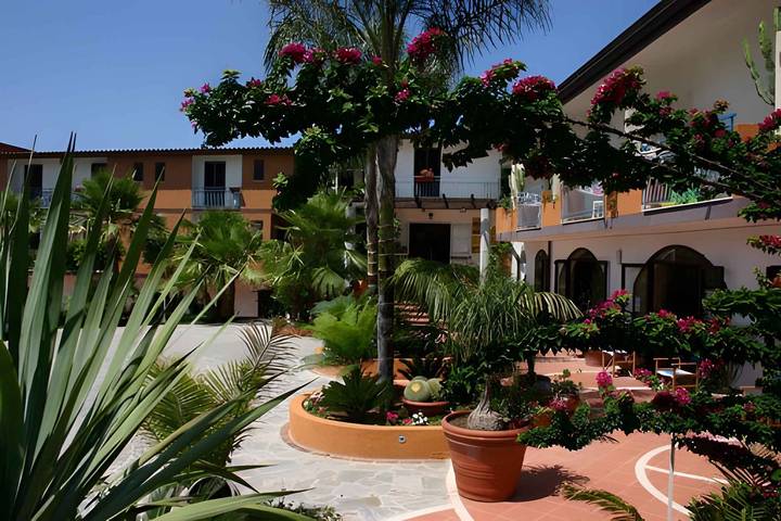 Ferienwohnung für 4 Personen, mit Balkon, mit Haustier in Faro Capo Vaticano - 2