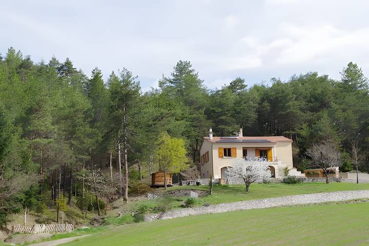 Gîte La Belle Étoile du Diois: comfort e tranquillità tra i boschi del Diois in Menglon, Die e dintorni