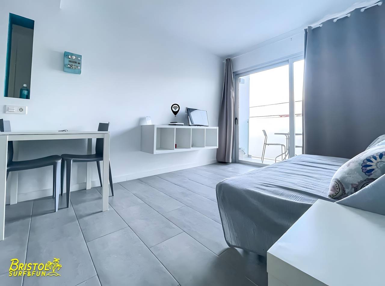 Apartamento entero, B-rent bristol beach surf & fun in Puerto de Corralejo, La Oliva