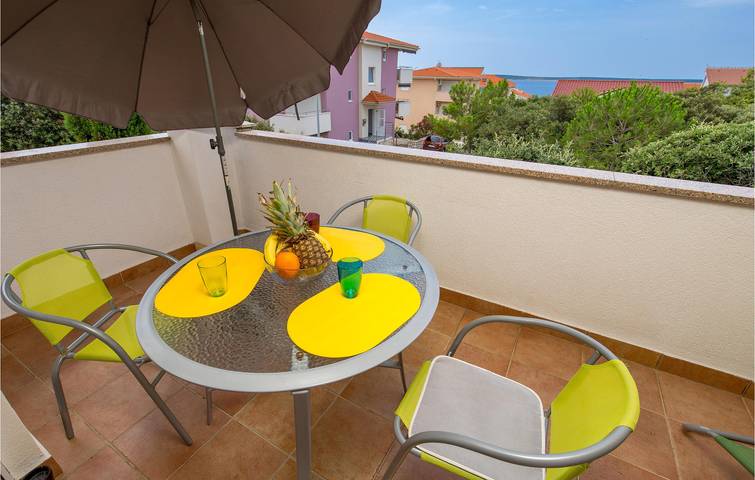 Ganze Ferienwohnung, Charmantes Apartment: WLAN, Klimaanlage, Parkplatz, 300 m zur Küste, in der Nähe von Mandre in Mandre, Pag