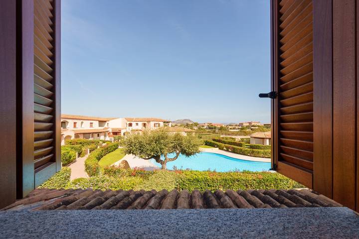 Gîte pour 4 personnes, avec balcon dans Loiri Porto San Paolo - 2