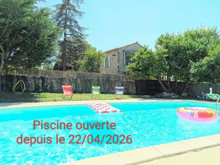 Location de vacances pour 2 personnes, avec jardin ainsi que vue et piscine dans Safari Peaugres - 2