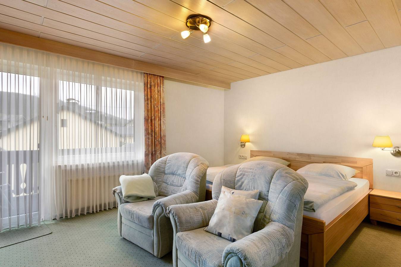 Ganze Wohnung, Haus Erika - Ferienwohnung 2 mit Wlan, Balkon und Gemeinschaftsgarten nahe Skywalk in Stryck, Willingen