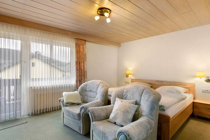 Ganze Wohnung, Haus Erika - Ferienwohnung 2 mit WLAN, Balkon und Gemeinschaftsgarten nahe Skywalk in Stryck, Willingen