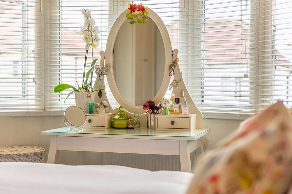 Pass the Keys | Stylish garden retreat nr Stafford Town/ Hospital in Stafford, Staffordshire