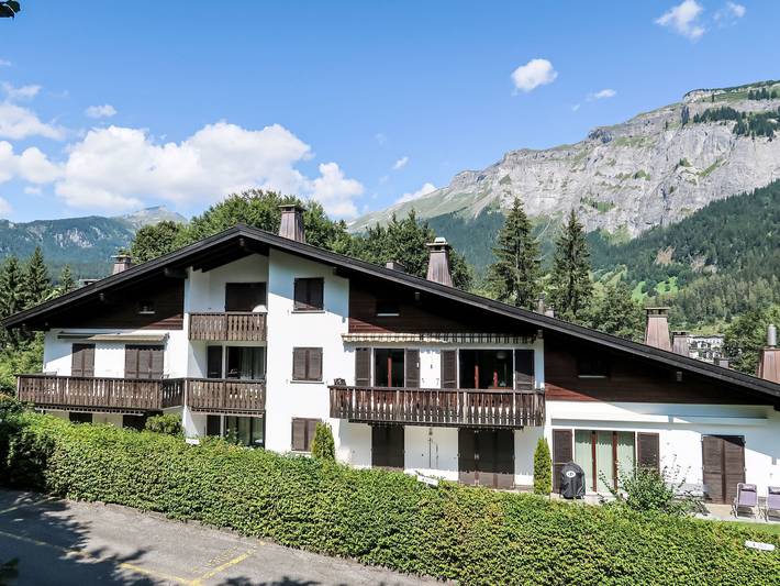 Ferienwohnung für 6 Personen, mit Balkon und Garten sowie Sauna und Ausblick in Flims
