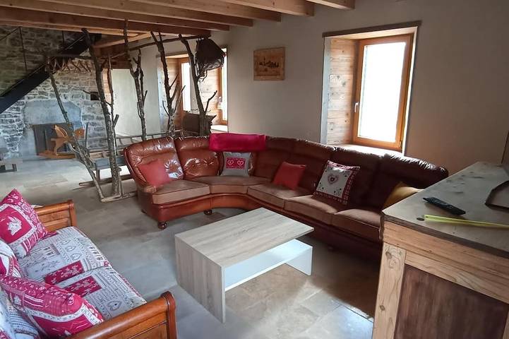 Gîte pour 15 personnes, avec jardin et sauna dans Guyans-Vennes - 3