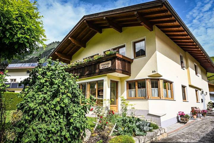 Gîte pour 4 personnes, avec sauna ainsi que jardin et vue, adapté aux familles à Holzgau - 2