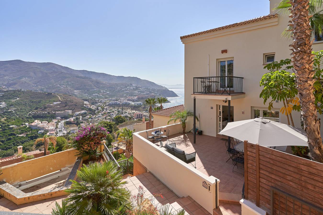 Vakantiehuis 'Casa Palmeras' met zeezicht, wifi en airconditioning in Fuentes de Almunecar, Almuñecar