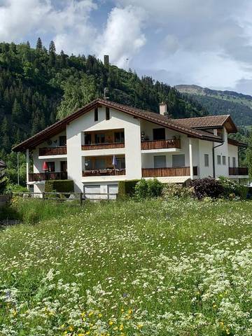 Gîte pour 4 personnes, avec vue et balcon à Andeer