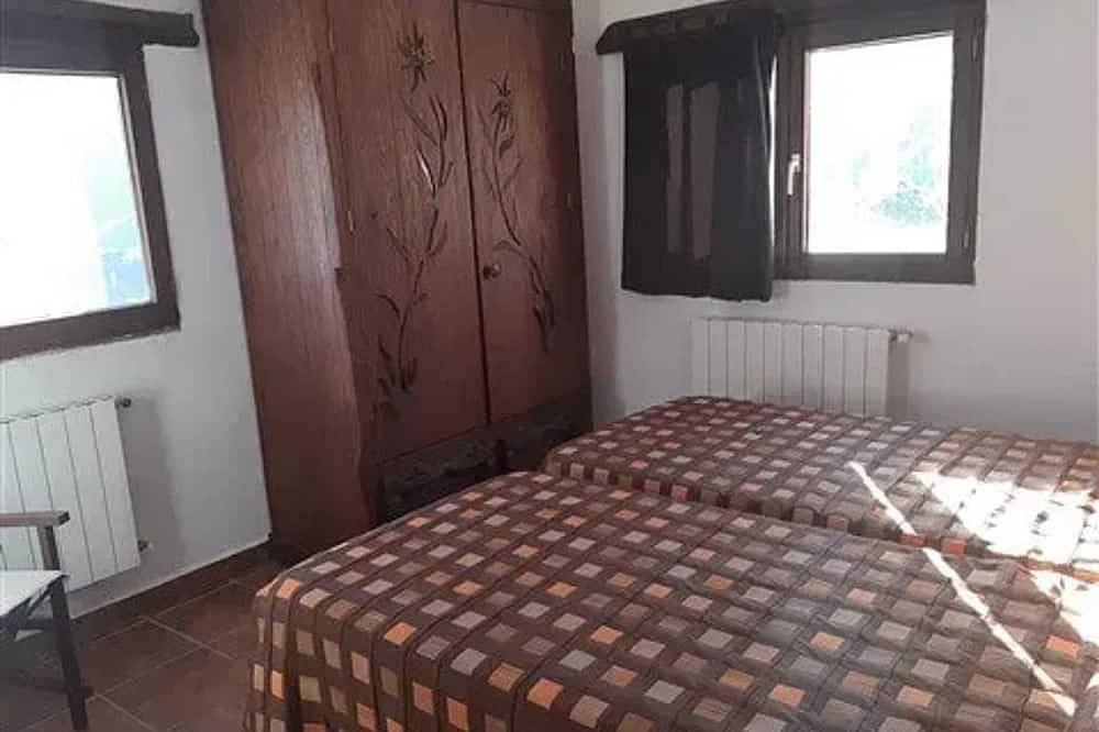 Entire apartment, Homerez - Spacious Apartment in Yeste with Shared Pool in Yeste, Calares del Mundo y de la Sima