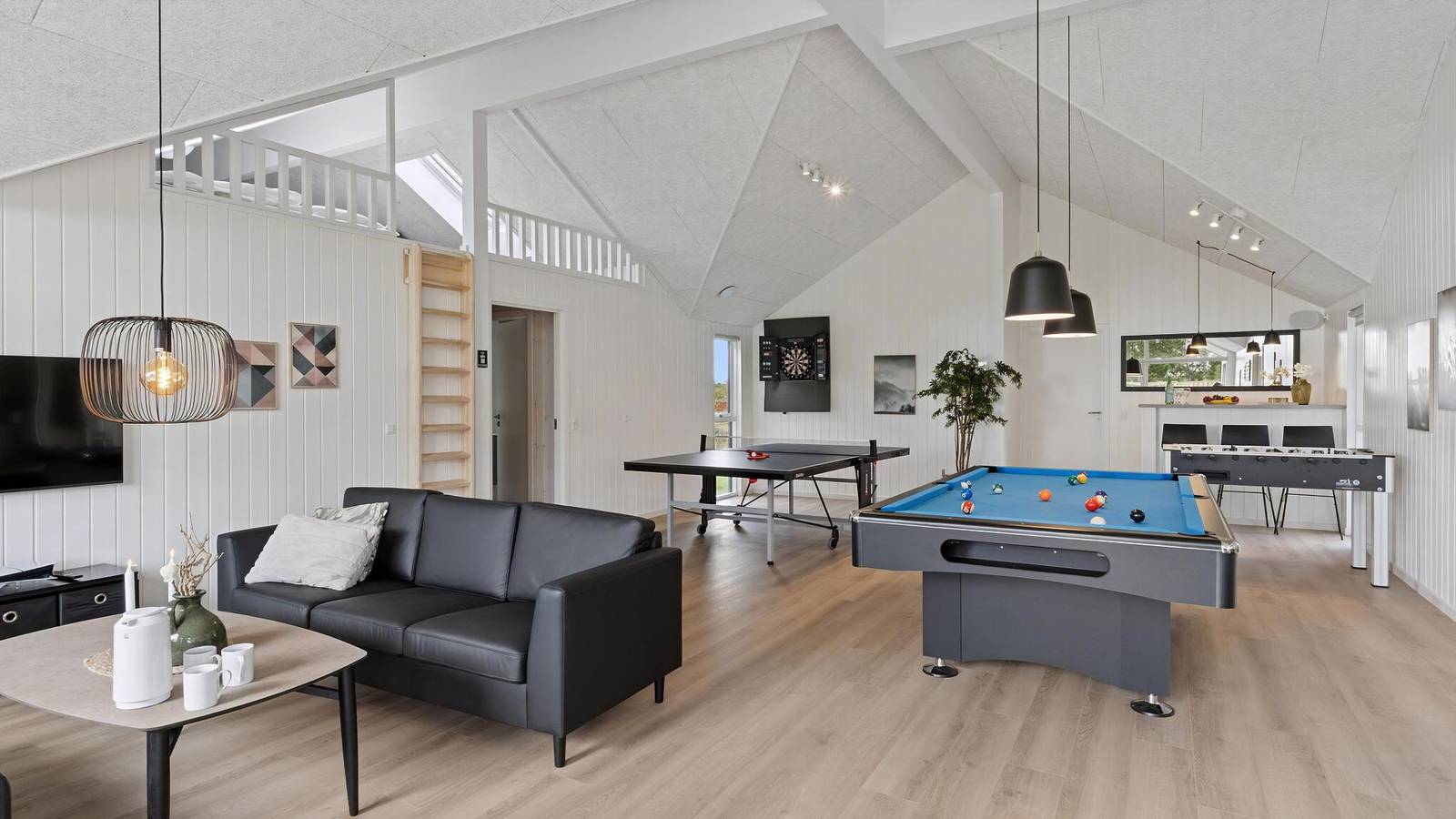 Ferienhaus mit Pool in Ivenack für 26 Personen – 780 in Ivenack, Mecklenburgische Seenplatte