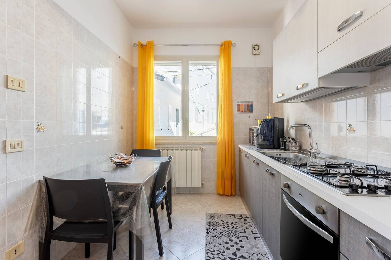 Appartamento intero, Appartamento per vacanze "Contessa Vacanze Byron" con vista sulle montagne, 2 balconi e Wi-Fi in Contessa Entellina, Provincia di Palermo