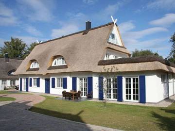 Villa Mit Pool für 10 Personen in Kalkhorst, Ostsee, Bild 2