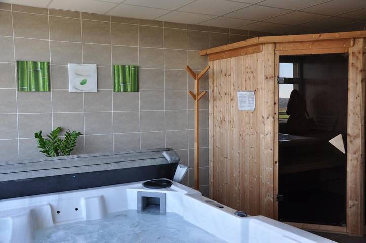 Appartement de vacances pour 2 personnes, avec Balcon et Jacuzzi ainsi que Terrasse et Jardin