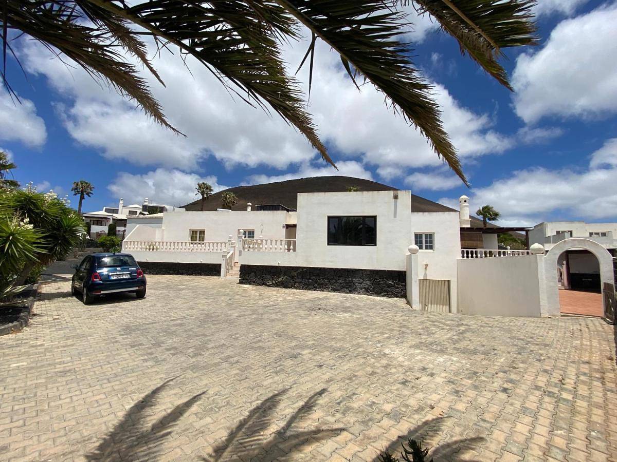 Villa in Conil, Tías
