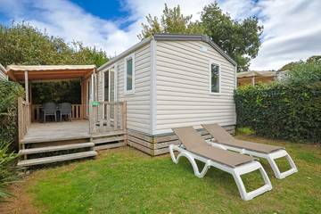 Caravane pour 4 personnes, avec terrasse ainsi que balcon/terrasse et vue sur le lac dans Côte de Granit Rose