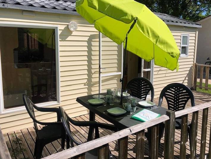 Camping Le Pontillou - Mobilheim 4 personen - Mobilheim Sunroller : 2 Schlafzimmer - Terrasse 4 Pers. in Villamblard, Périgord Pourpre