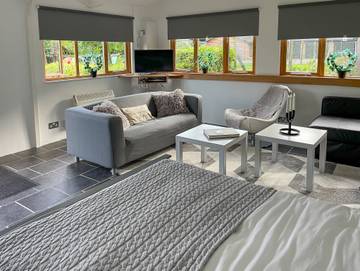 Log Cabin for 2 People in Plaistow, West Sussex, Photo 2