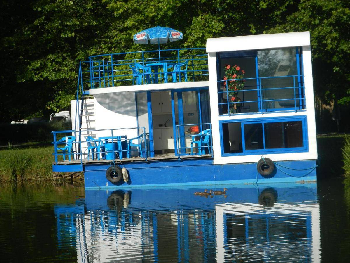Maison flottante sur la seille in Cuisery, Région de Louhans