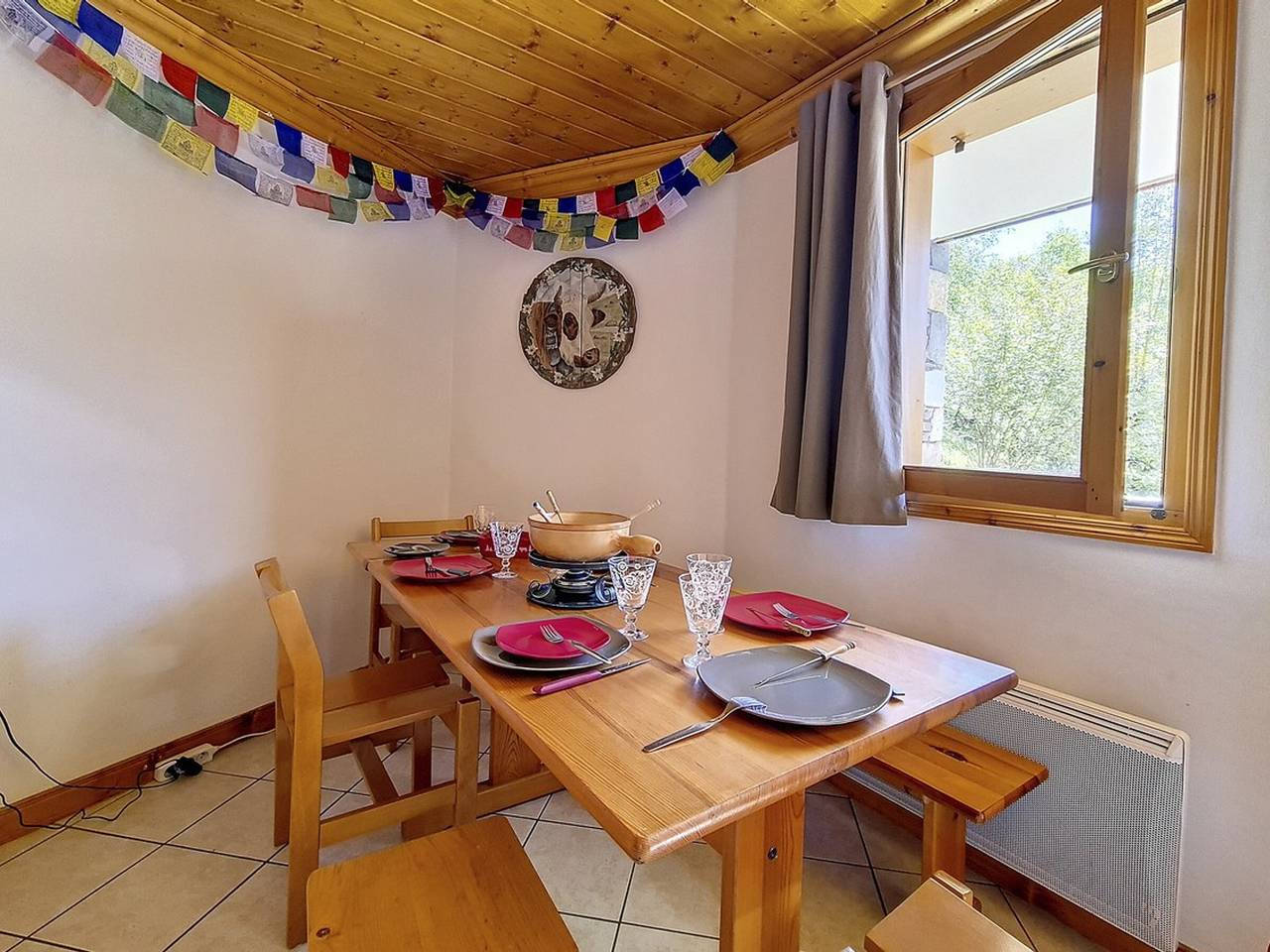 Appartement entier, Appartement spacieux près des pistes avec Wi-Fi et parking, 2 chambres in Les Allues, Massif de la Vanoise