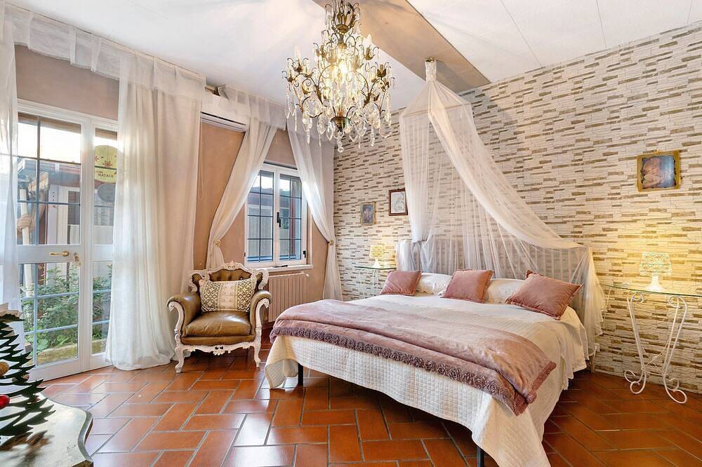 Entire apartment, Triple Room with Wi-Fi and Air Conditioning in Andria, Alta Murgia National Park