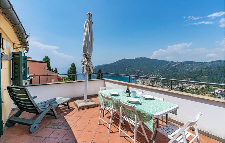 Retiro junto al mar: Terraza, literas, Internet in Lemeglio, Moneglia