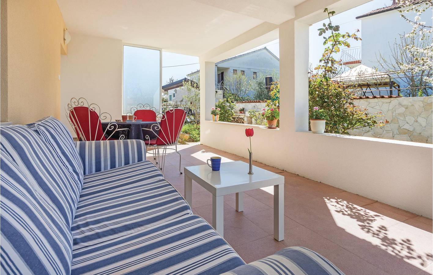 Ganze Ferienwohnung, Ferienwohnung für 6 Personen mit Terrasse in Valbandon, Südküste Istrien