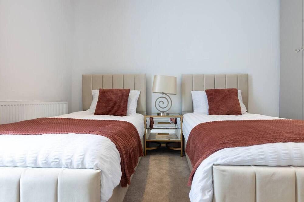 Perfect Booking | 2 Bed Home In Central Stockport in Stockport, Greater Manchester