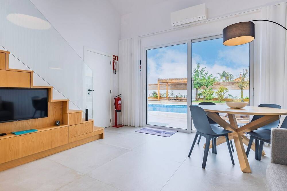 Blue Sky Villa 1 by Lovelystay in Aroeira, Corroios