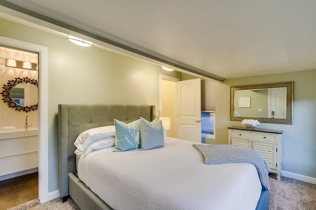 Gegenüber dem weißen Sand von Moonlight Beach - Full Ozean / Beach View in Encinitas, San Diego County