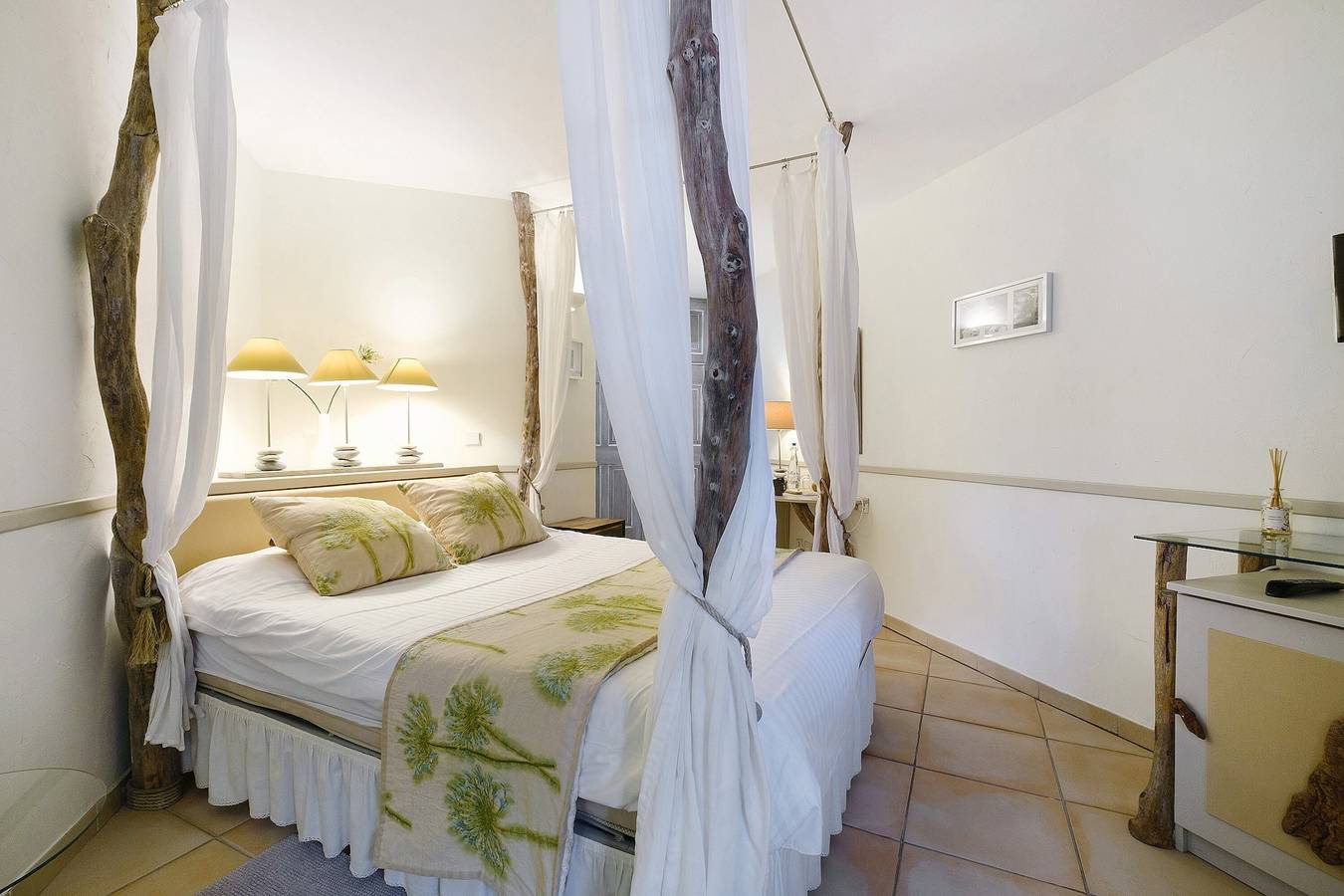 Camera Agapanthe con vista mare, Wi-Fi e aria condizionata in Tourrettes-sur-Loup, Costa mediterranea (Francia)