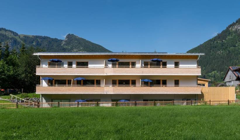 Ferienwohnung für 4 Personen, mit Balkon und Whirlpool sowie Terrasse und Garten in Bad Hindelang - 2
