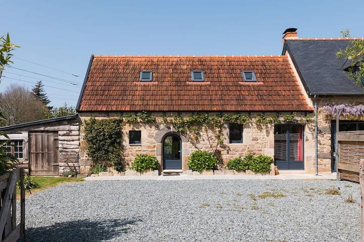 Location de vacances pour 6 personnes, avec terrasse et jardin à Ploubezre